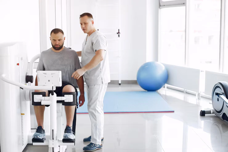 doctor-with-patient-physiotherapy-clinic_1157-38487 (2)